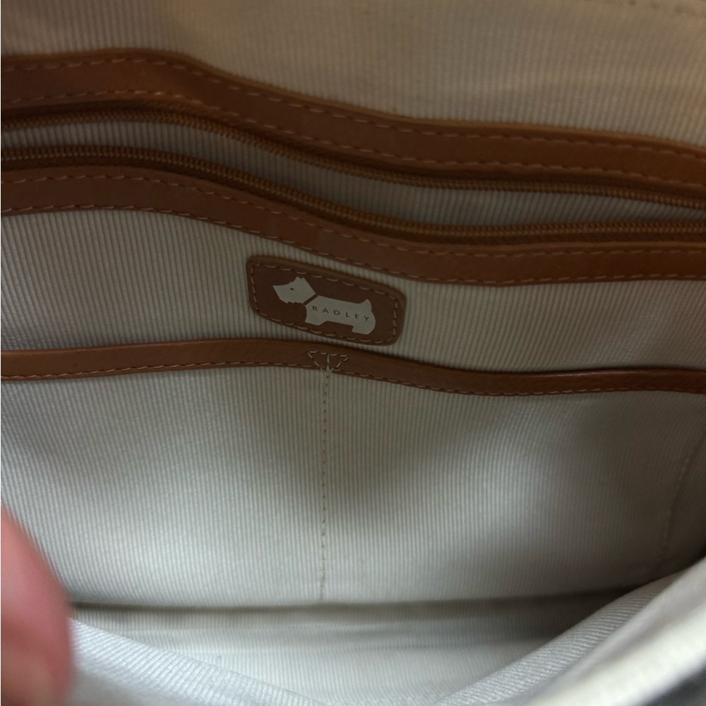 Elegant Radley London Tan Leather Handbag - Picture 7 of 7